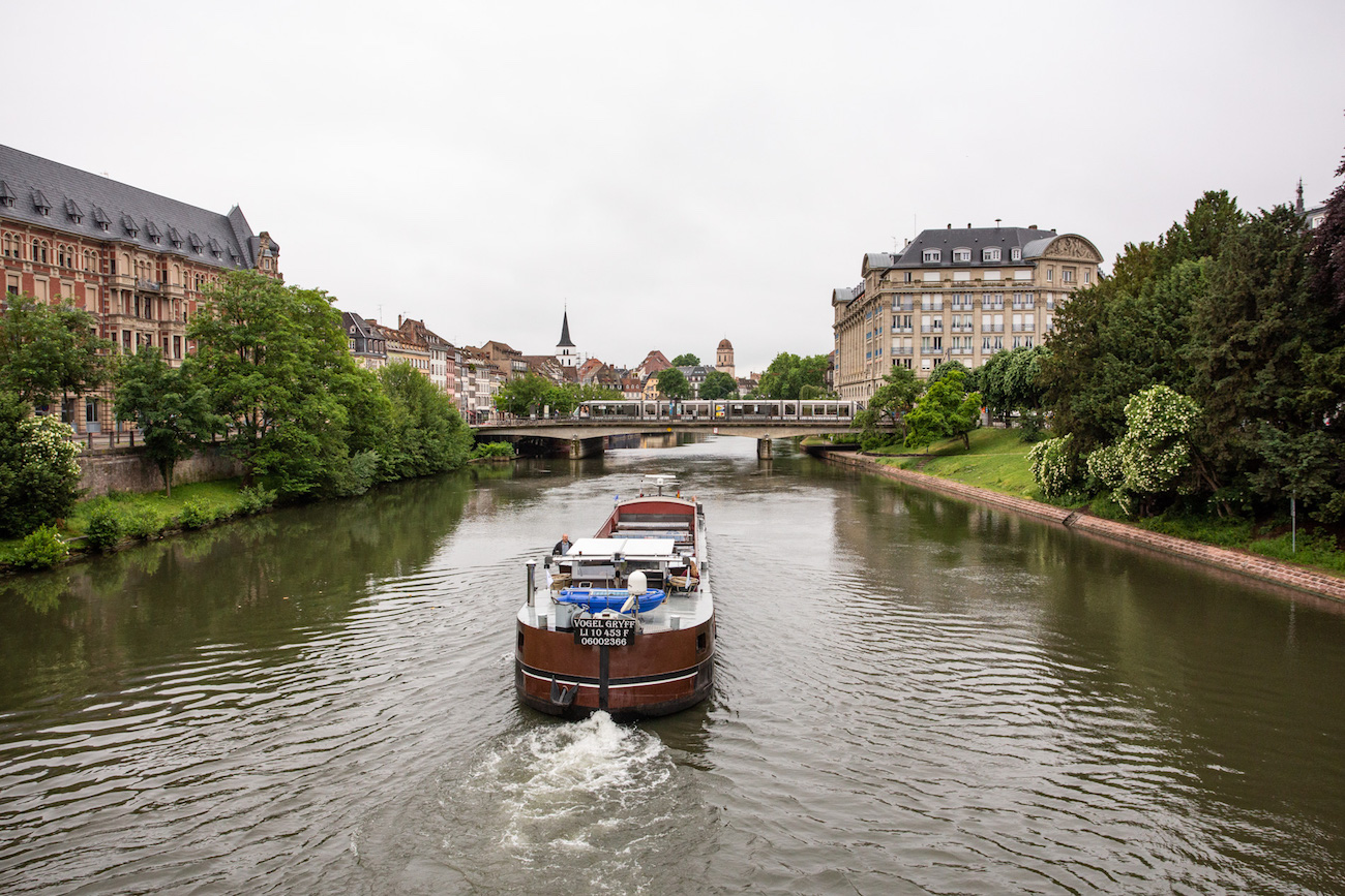3-la péniche arrive en centre-ville