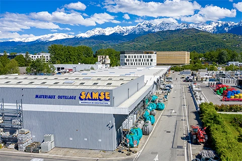 Vue extérieure d'un entrepôt