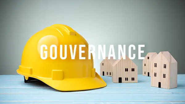 Visuel portant le titre "Gouvernance" sur fond d'un casque de chantier
